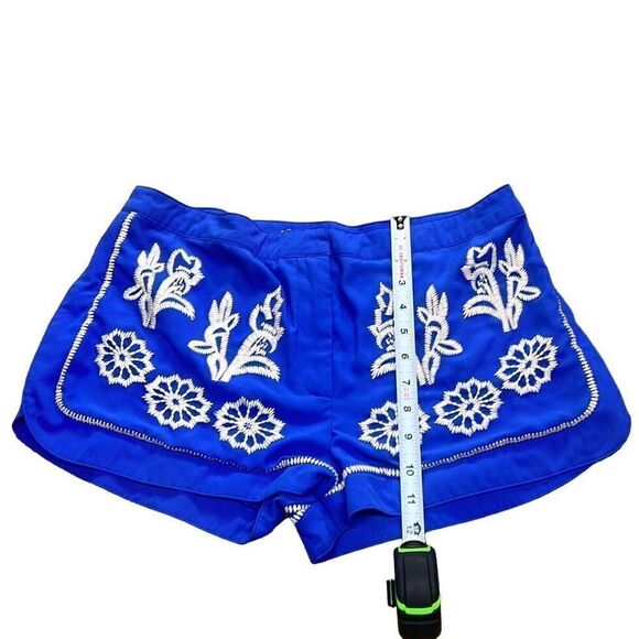 May & July Women’s Blue Embroidered Floral Shorts Size Large - Picture 9 of 10